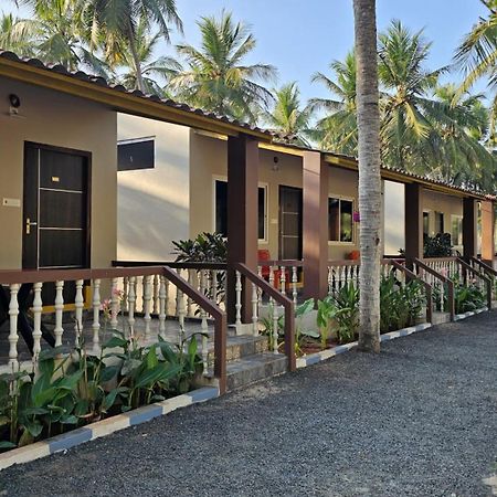 Coastline Beach Resort Perupalem Eksteriør bilde